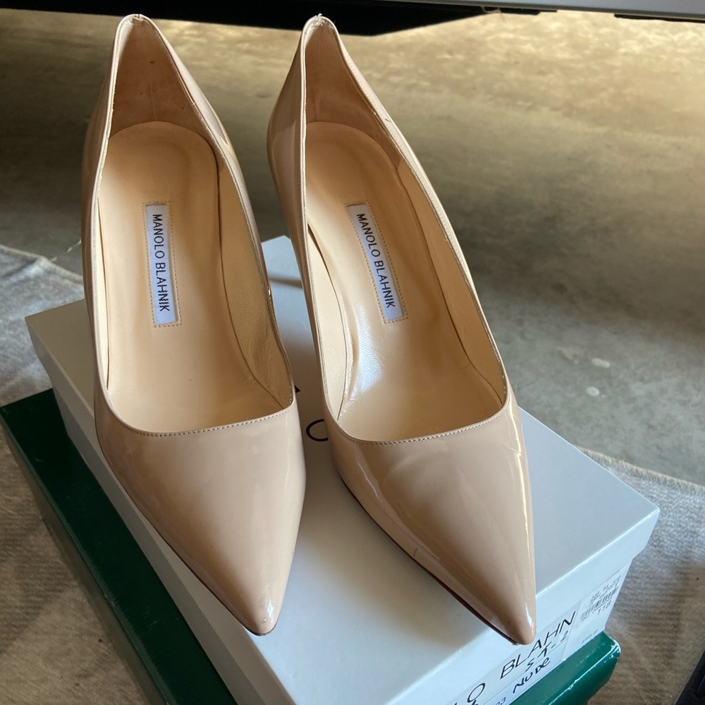 Women’s Manolo Blahnik nude heels